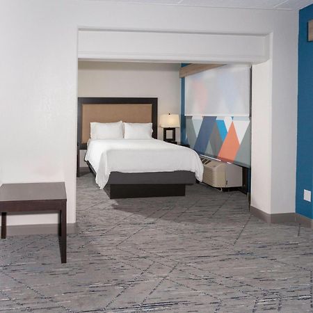 Holiday Inn Express Hotel & Suites Jacksonville Airport By Ihg Bagian luar foto
