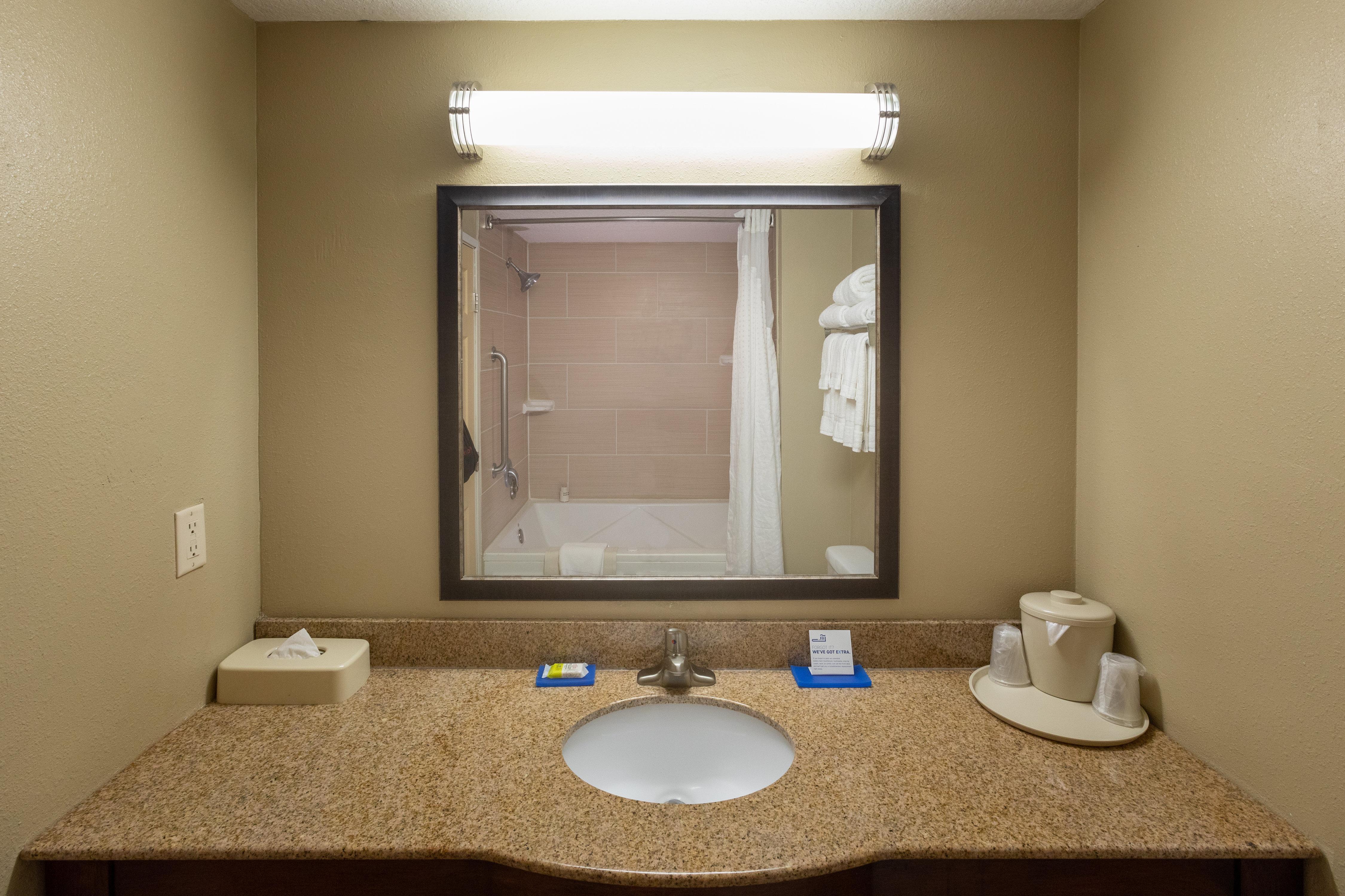 Holiday Inn Express Hotel & Suites Jacksonville Airport By Ihg Bagian luar foto