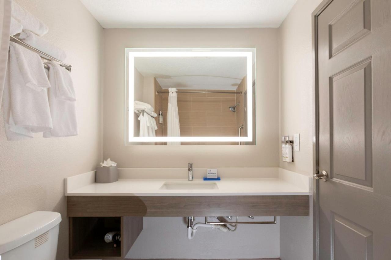 Holiday Inn Express Hotel & Suites Jacksonville Airport By Ihg Bagian luar foto