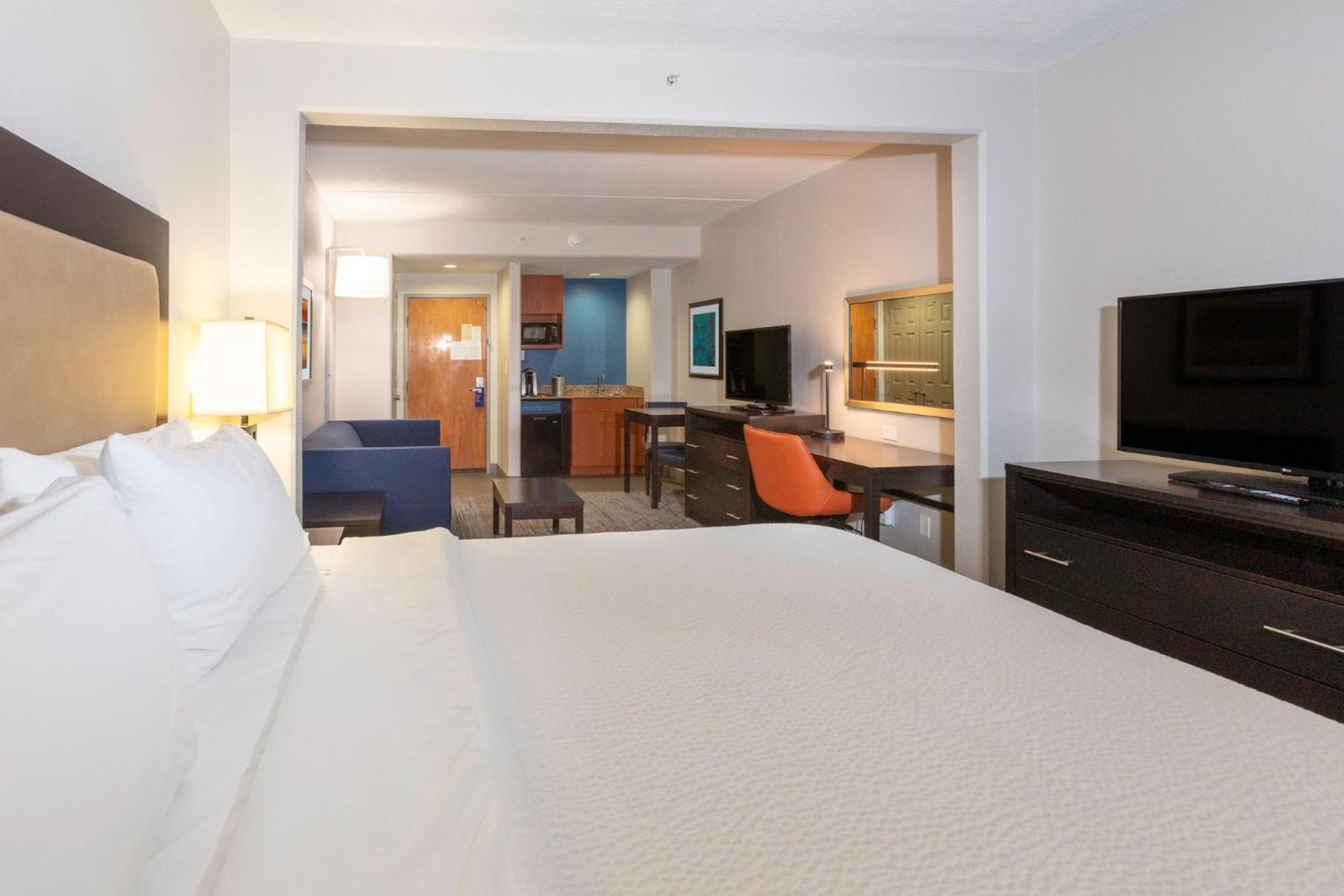 Holiday Inn Express Hotel & Suites Jacksonville Airport By Ihg Bagian luar foto