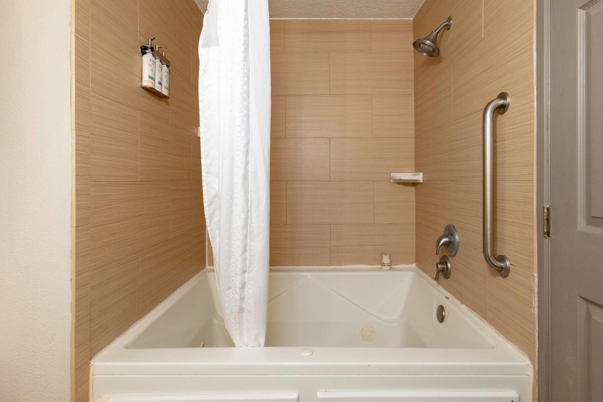 Holiday Inn Express Hotel & Suites Jacksonville Airport By Ihg Bagian luar foto