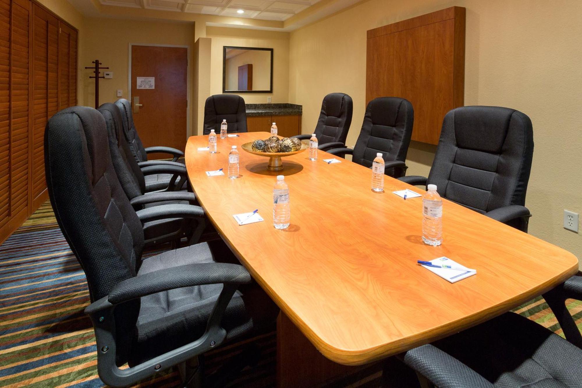 Holiday Inn Express Hotel & Suites Jacksonville Airport By Ihg Bagian luar foto