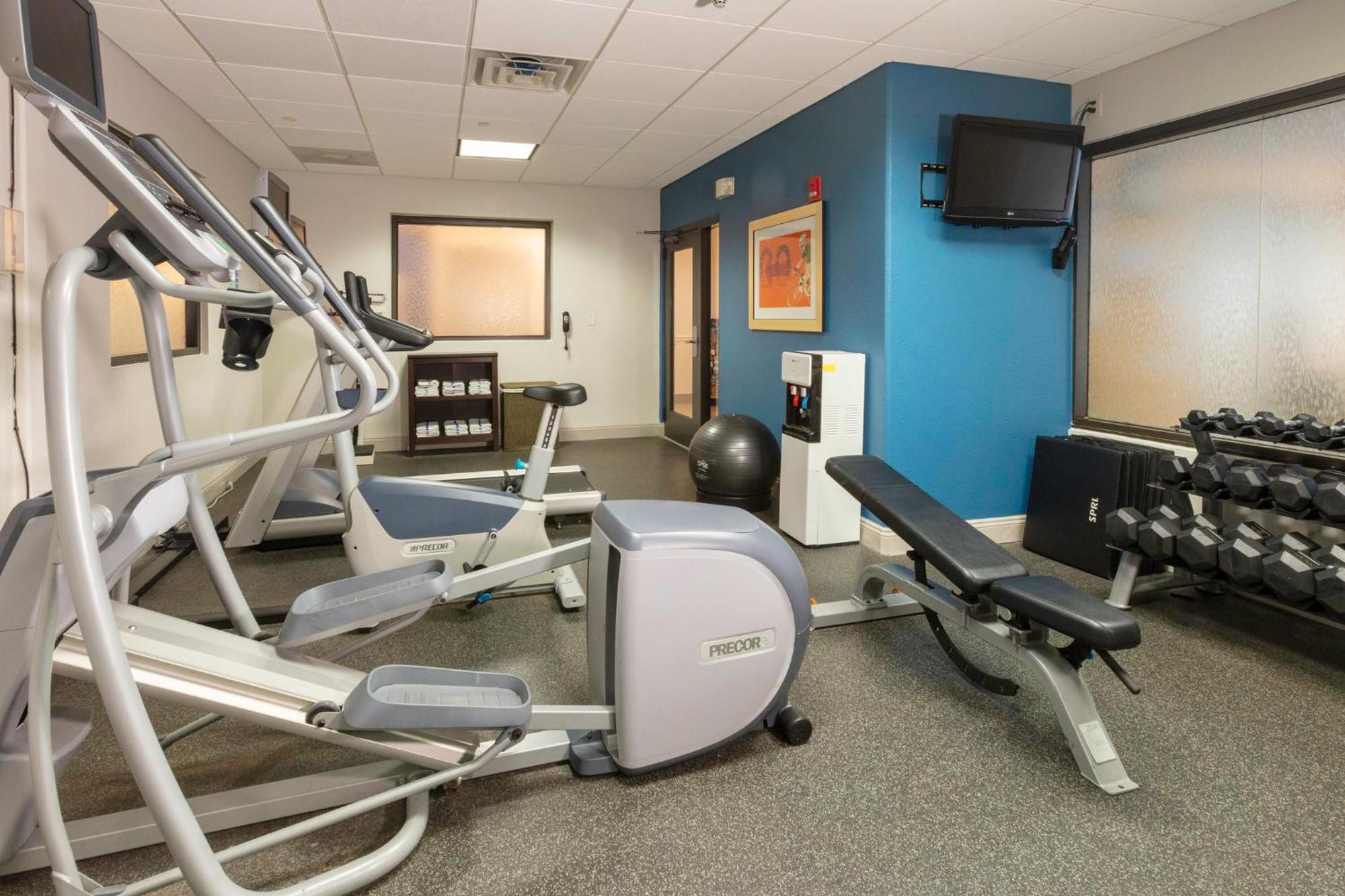 Holiday Inn Express Hotel & Suites Jacksonville Airport By Ihg Bagian luar foto