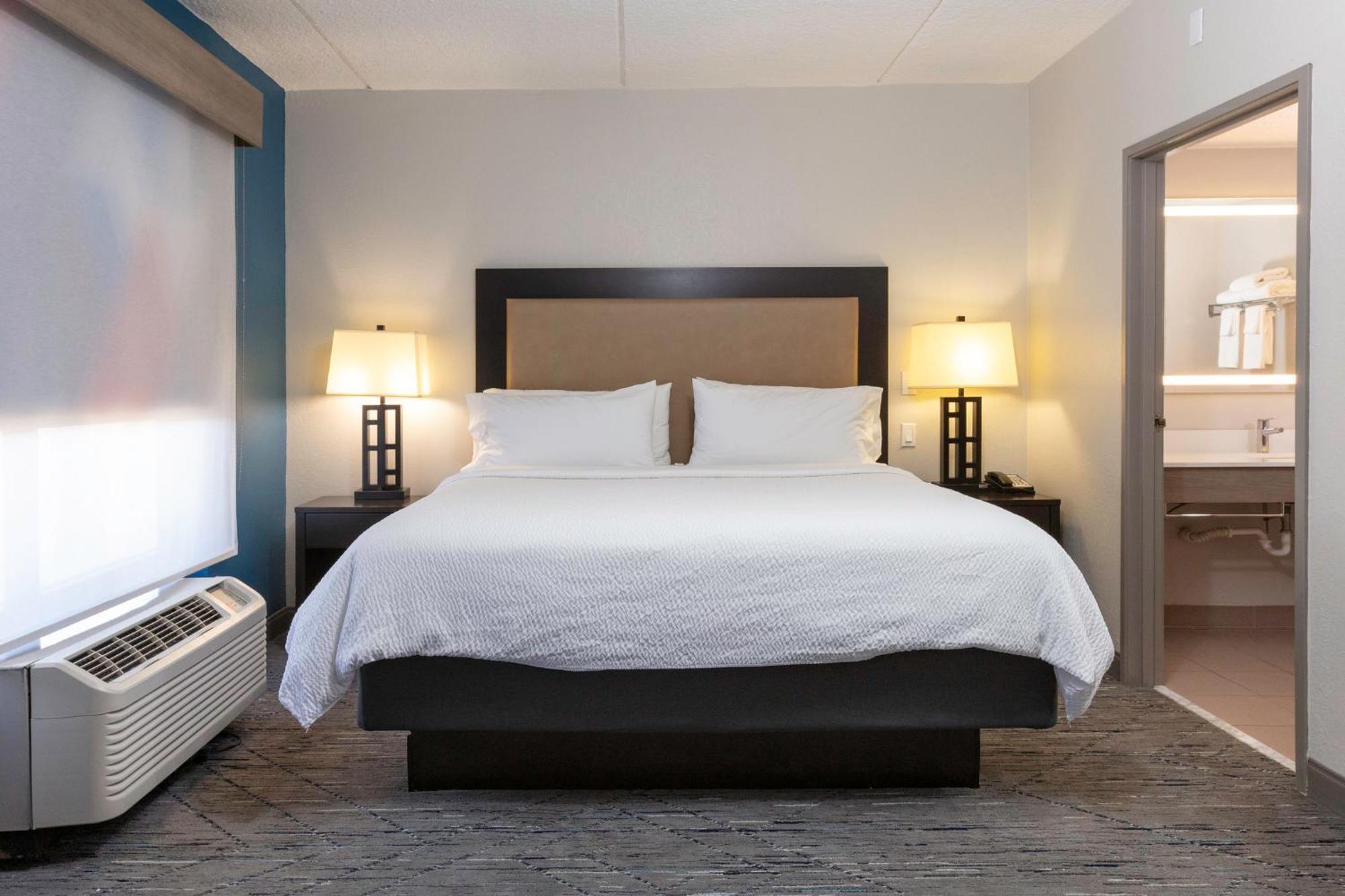 Holiday Inn Express Hotel & Suites Jacksonville Airport By Ihg Bagian luar foto